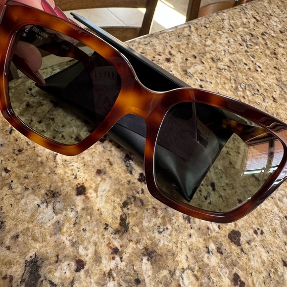 Saint Laurent SL 507 Sunglasses - Picture 5 of 7